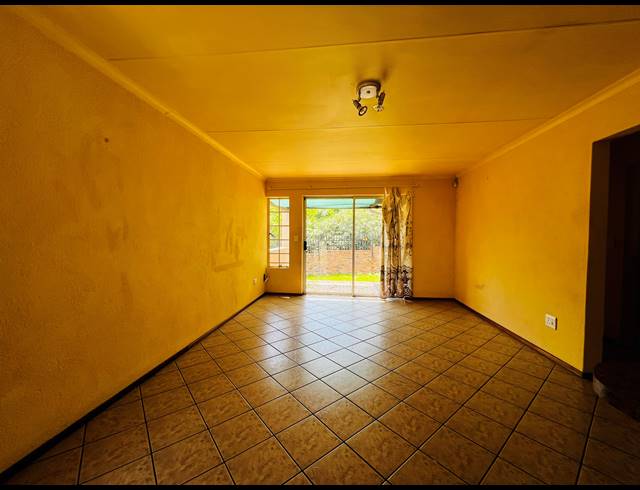 2 BEDROOM FREEHOLD FOR SALE IN STONEHENGE EXT 5